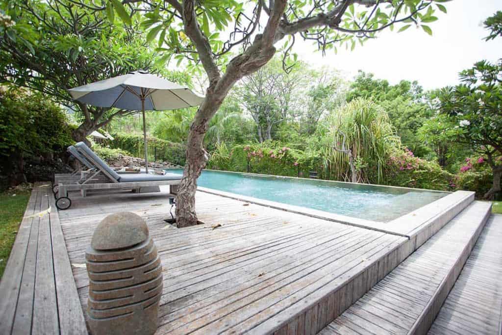 Pool einer Villa auf Bali