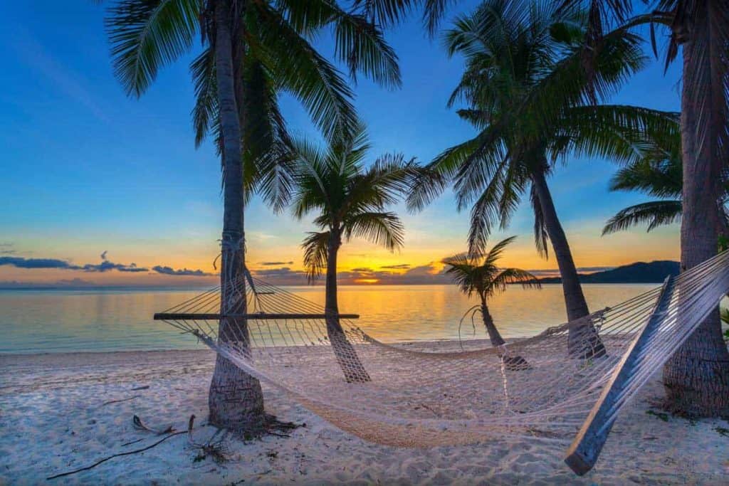 Hängematte am Strand in Fiji