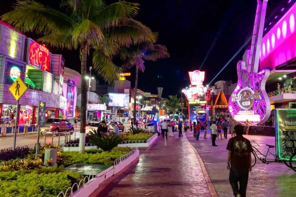 Blick über die Straßen von Cancun