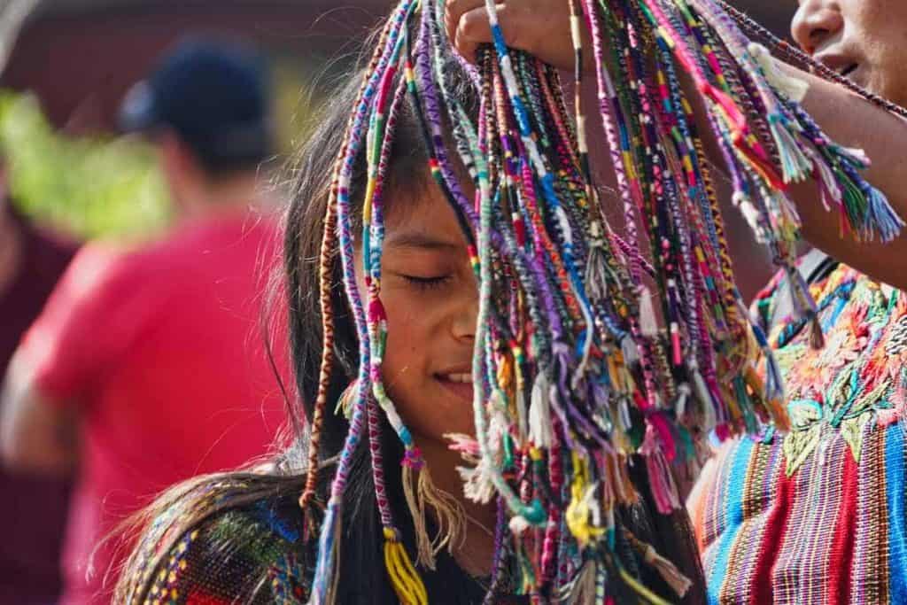 Mädchen am Markt von Antigua in Guatemala