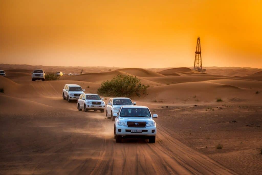 Luxusautos in der Wüste
