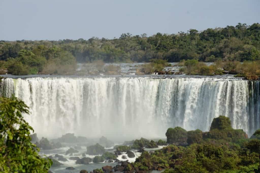 Blick auf die Iguazú-Wasserfälle